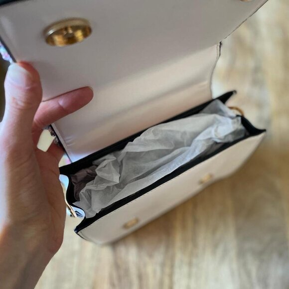 NWOT Embroidered White Handbag with Removable Crossbody Strap - Picture 3 of 4